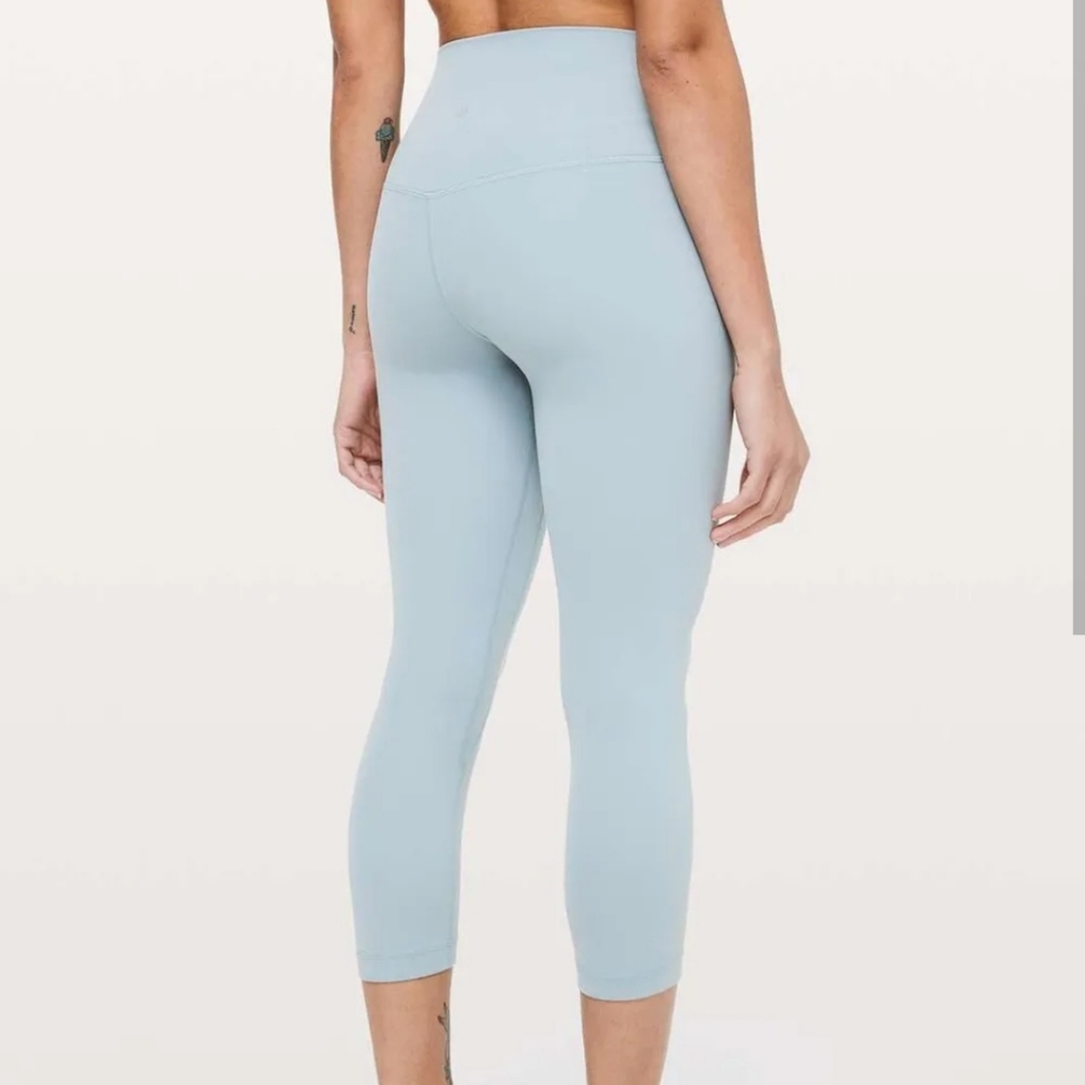 EUC Lululemon Align 21" Nulu Crop